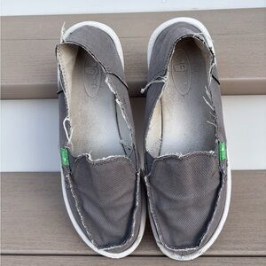 Sanuk Shoes women's size 7.5  Gray